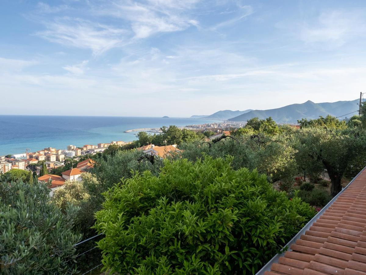 Tra Gli Ulivi Bed & Breakfast Pietra Ligure Luaran gambar