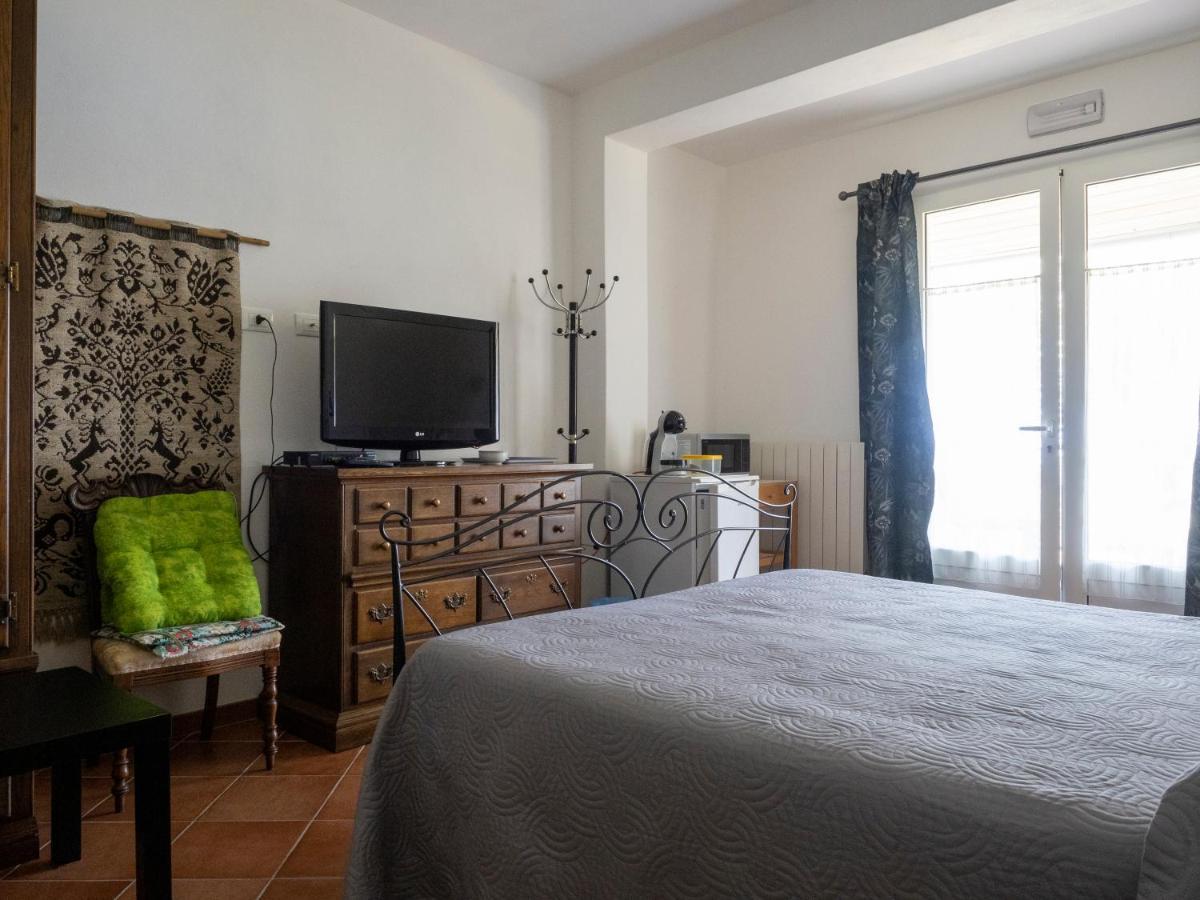 Tra Gli Ulivi Bed & Breakfast Pietra Ligure Luaran gambar