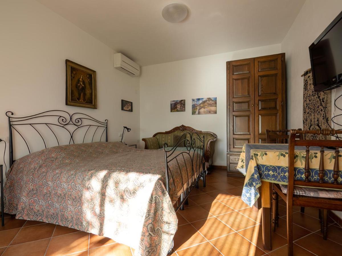 Tra Gli Ulivi Bed & Breakfast Pietra Ligure Luaran gambar