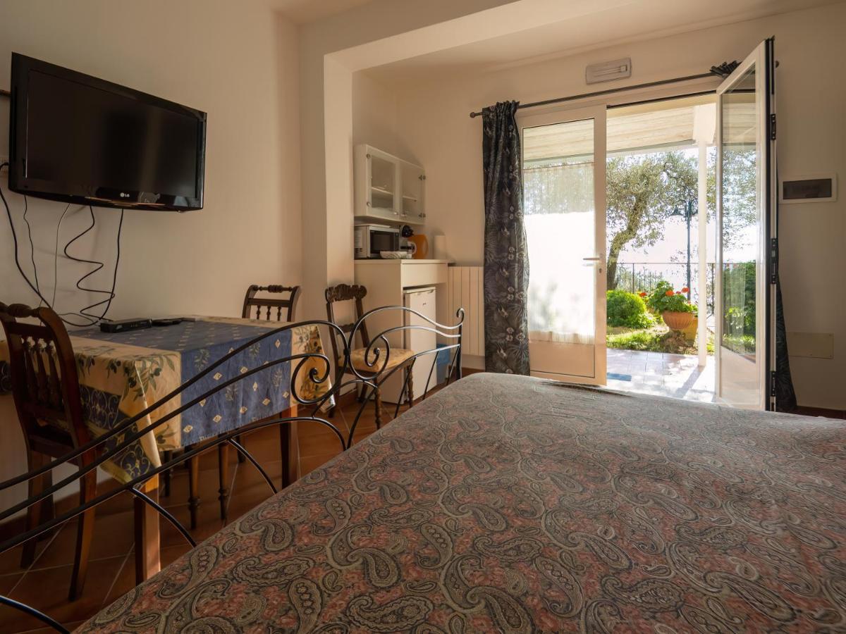 Tra Gli Ulivi Bed & Breakfast Pietra Ligure Luaran gambar