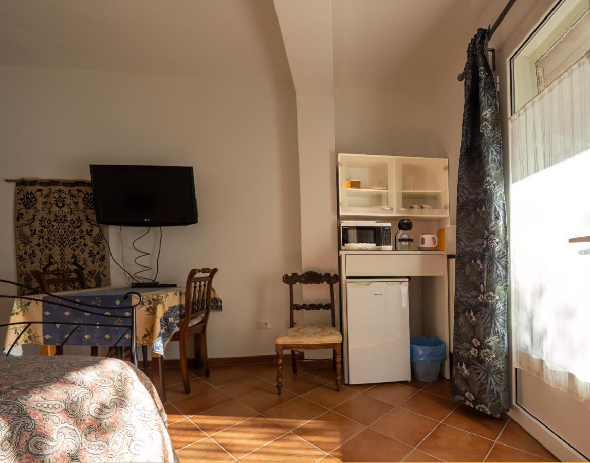 Tra Gli Ulivi Bed & Breakfast Pietra Ligure Luaran gambar