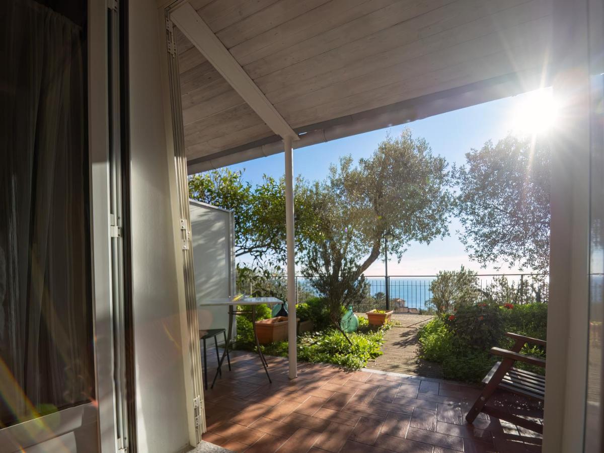 Tra Gli Ulivi Bed & Breakfast Pietra Ligure Luaran gambar