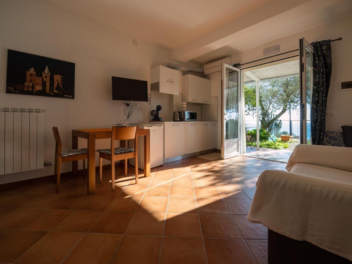 Tra Gli Ulivi Bed & Breakfast Pietra Ligure Luaran gambar
