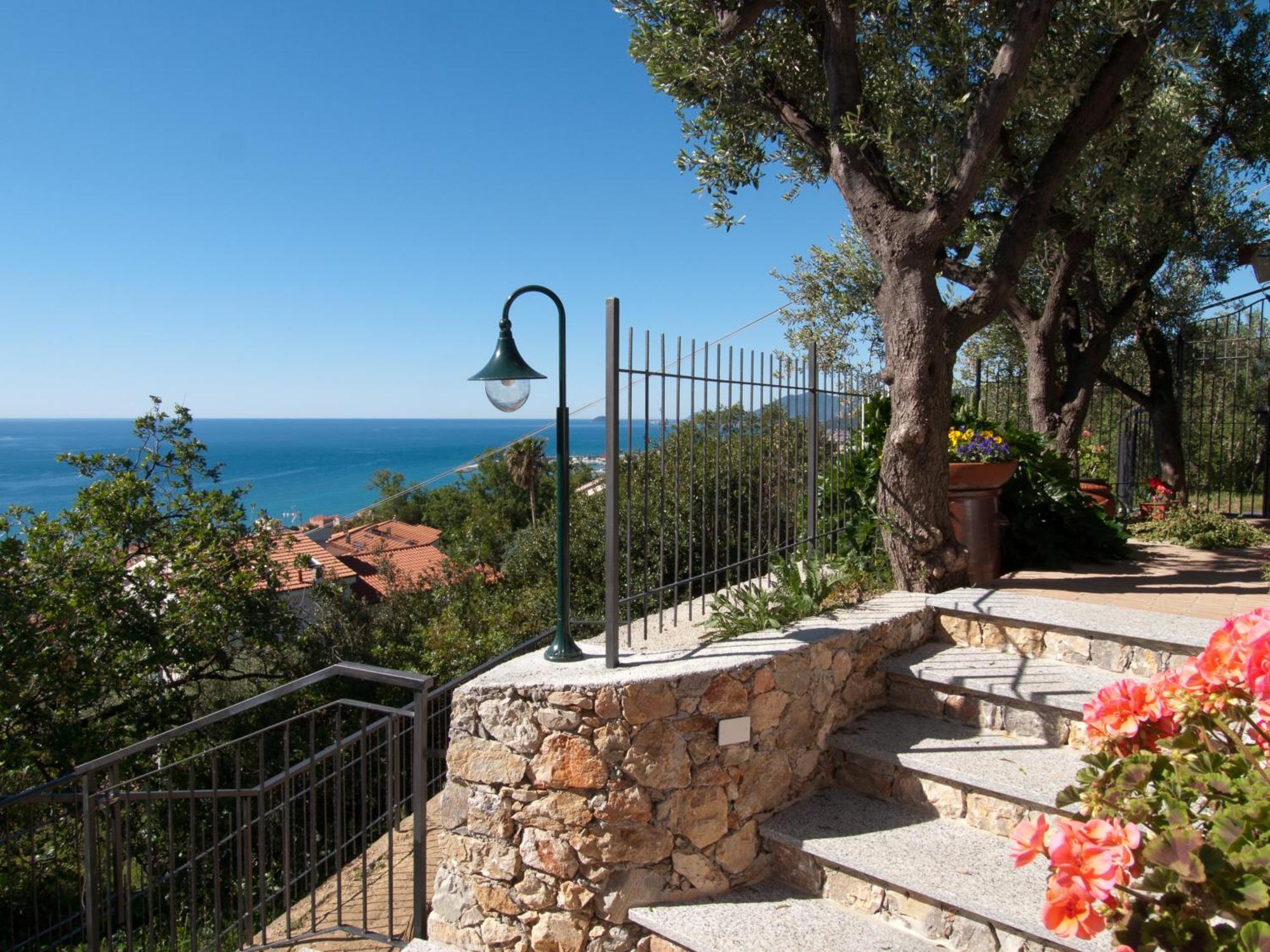 Tra Gli Ulivi Bed & Breakfast Pietra Ligure Luaran gambar
