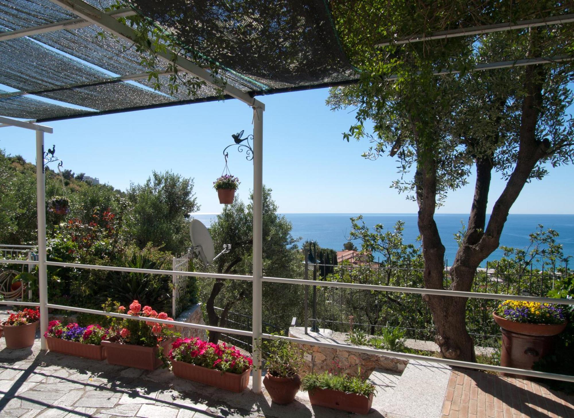 Tra Gli Ulivi Bed & Breakfast Pietra Ligure Luaran gambar