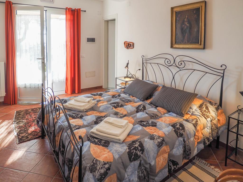 Tra Gli Ulivi Bed & Breakfast Pietra Ligure Luaran gambar