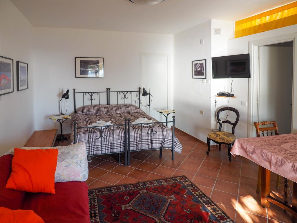 Tra Gli Ulivi Bed & Breakfast Pietra Ligure Luaran gambar