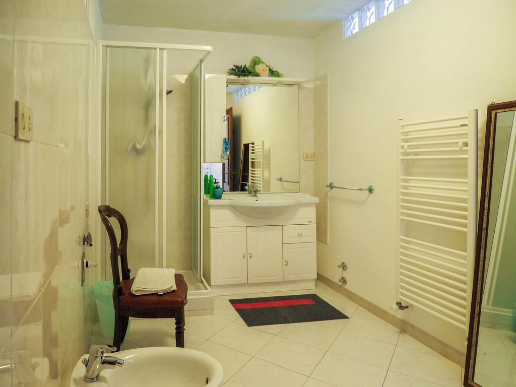 Tra Gli Ulivi Bed & Breakfast Pietra Ligure Bilik gambar