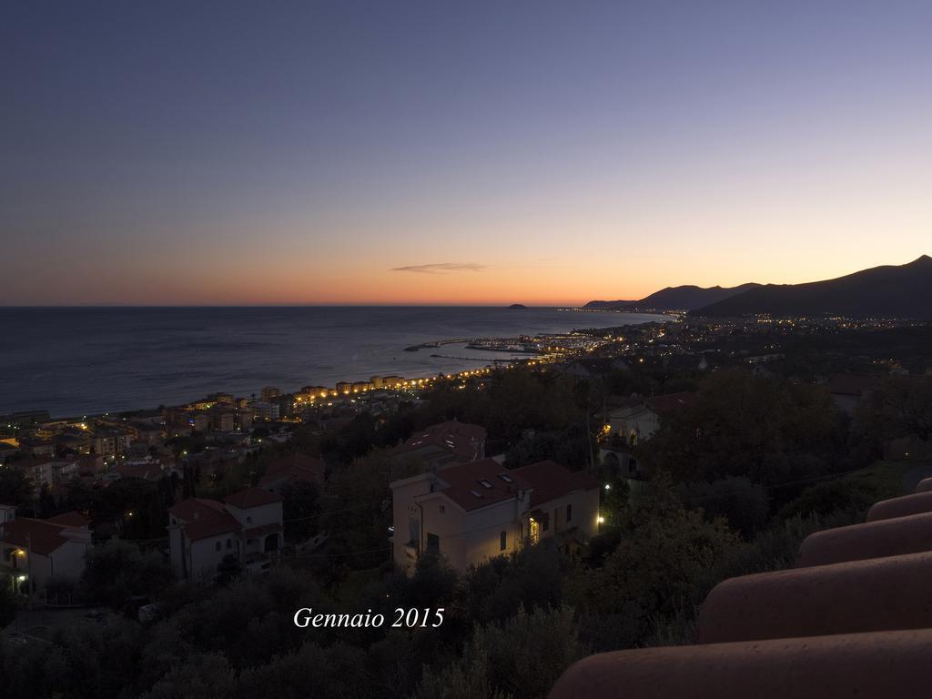 Tra Gli Ulivi Bed & Breakfast Pietra Ligure Luaran gambar