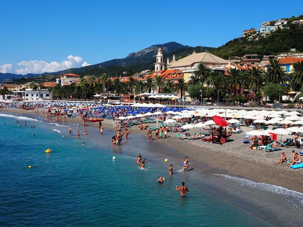 Tra Gli Ulivi Bed & Breakfast Pietra Ligure Luaran gambar