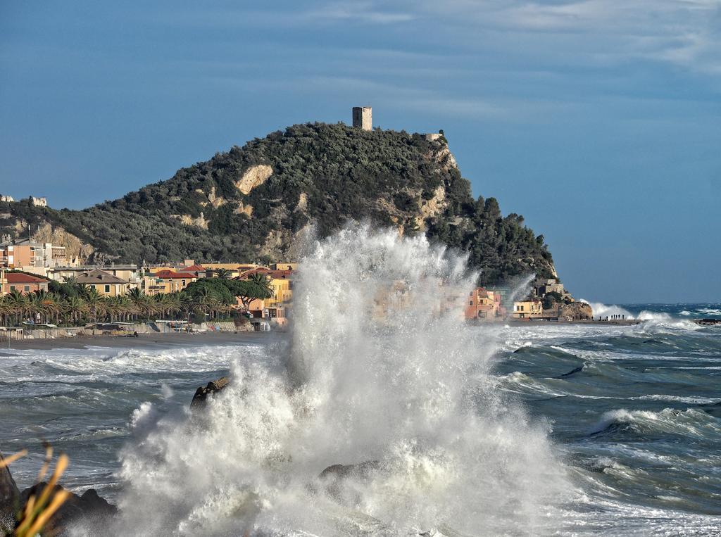 Tra Gli Ulivi Bed & Breakfast Pietra Ligure Luaran gambar