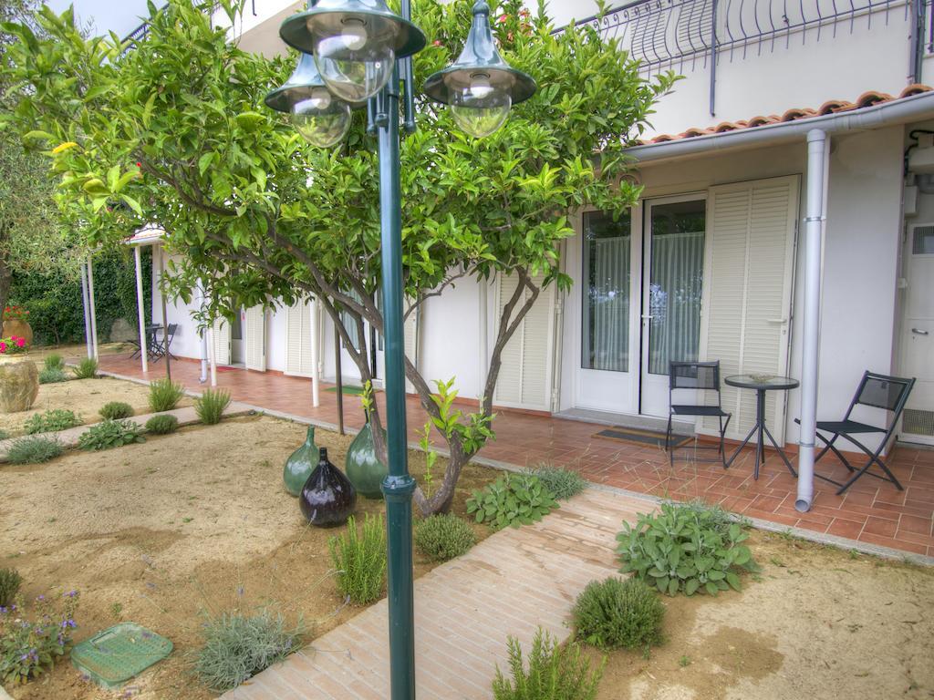 Tra Gli Ulivi Bed & Breakfast Pietra Ligure Luaran gambar